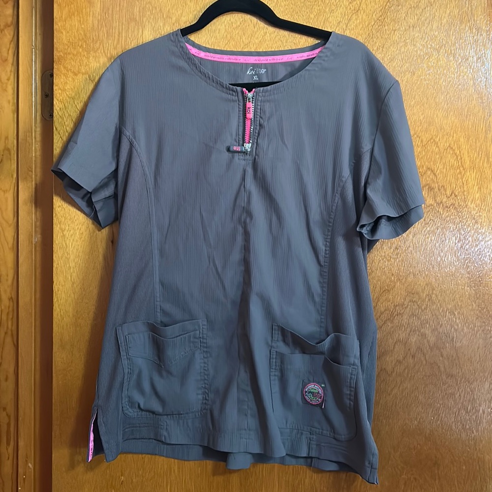 Women’s Koi XL Scrub top